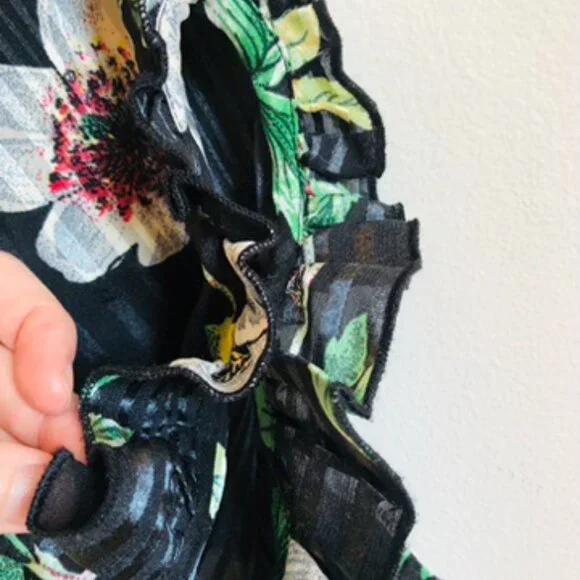 Pretty Floral Sheer Top by Dex the Suit Shop NYC - Picture 7 of 14